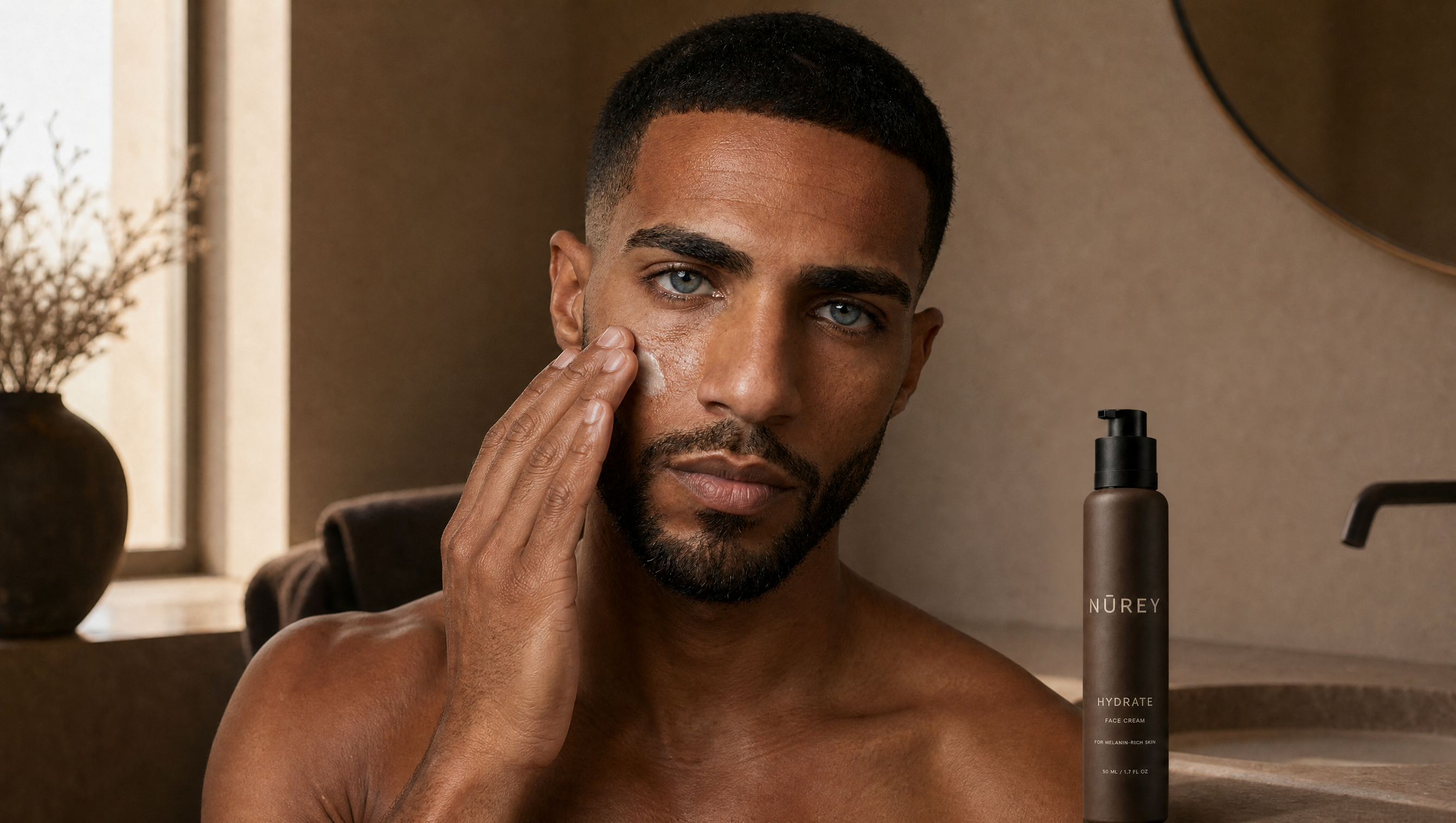 NUREY HYDRATE lifestyle — applying the moisturiser